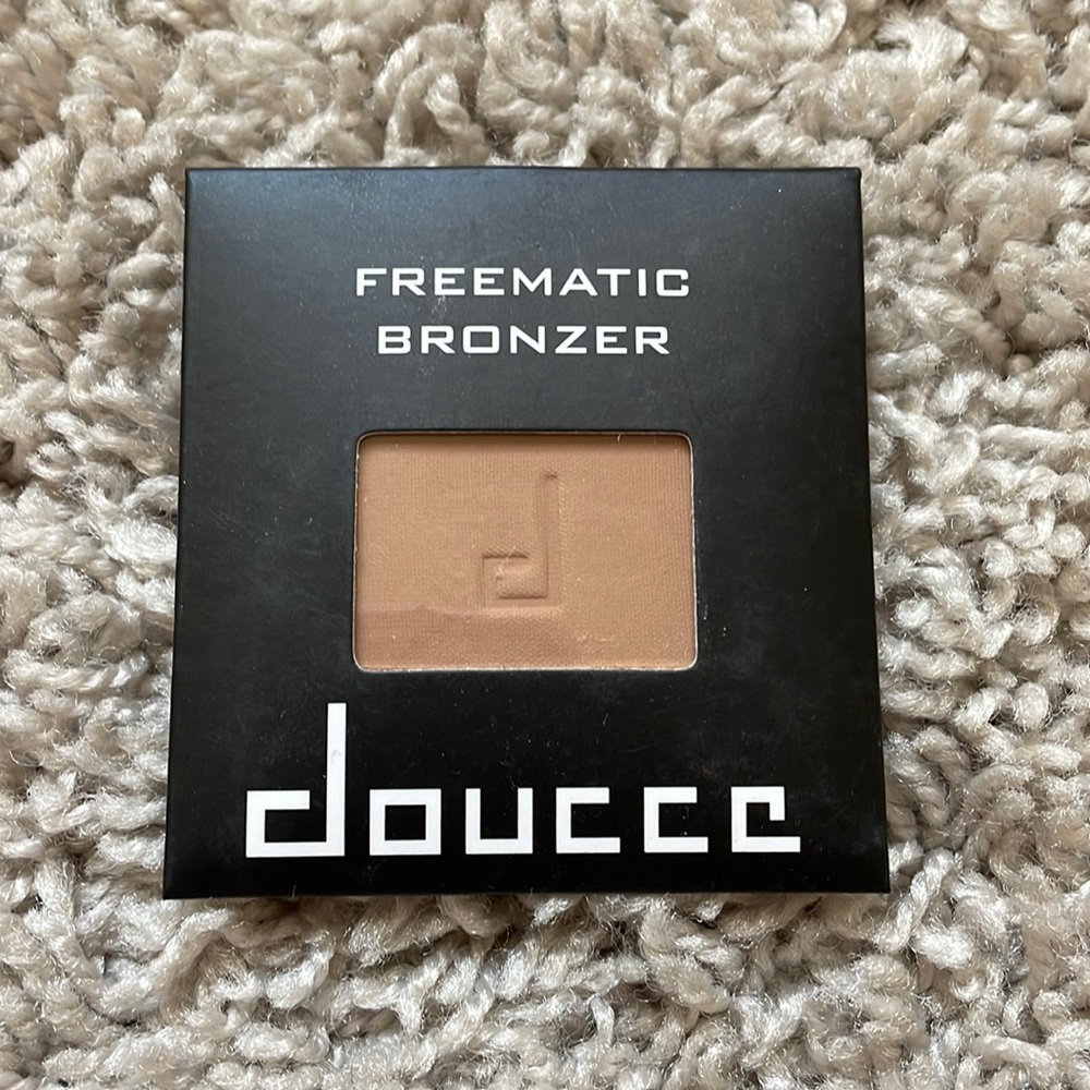 ☀️3/$15 or 5/$20☀️Doucce Freematic Bronzer